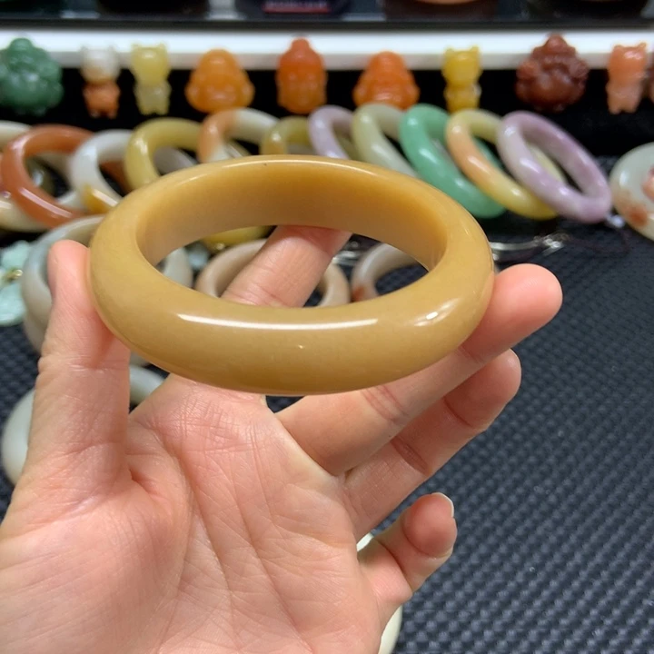 石英质玉未镶嵌手镯