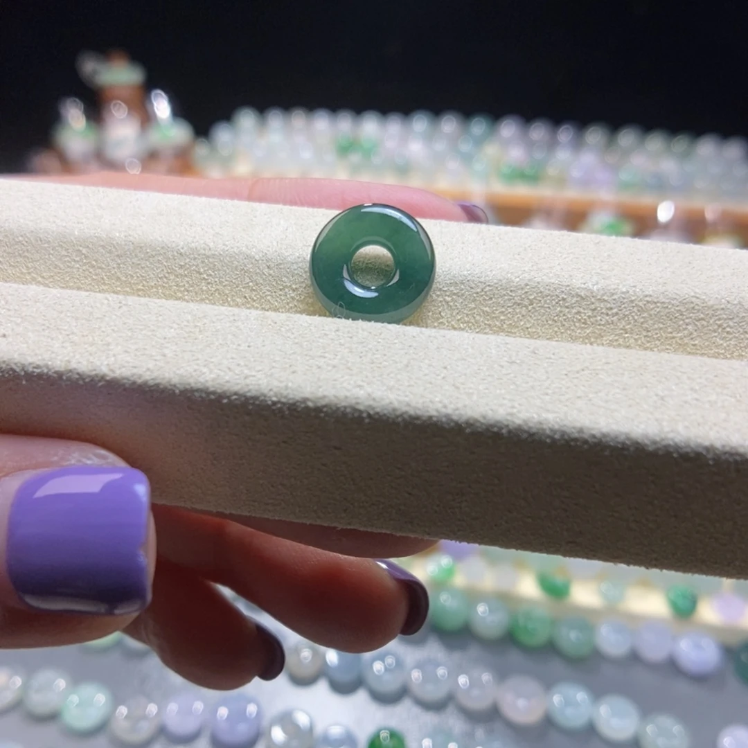 翡翠未镶嵌颈饰蓝绿