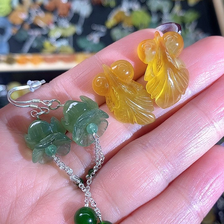 蛇纹石玉耳饰未镶嵌风*草