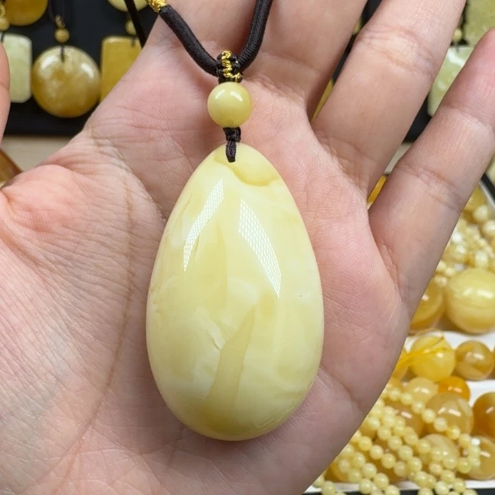 梵***容蜜蜡未镶嵌珠宝奇石