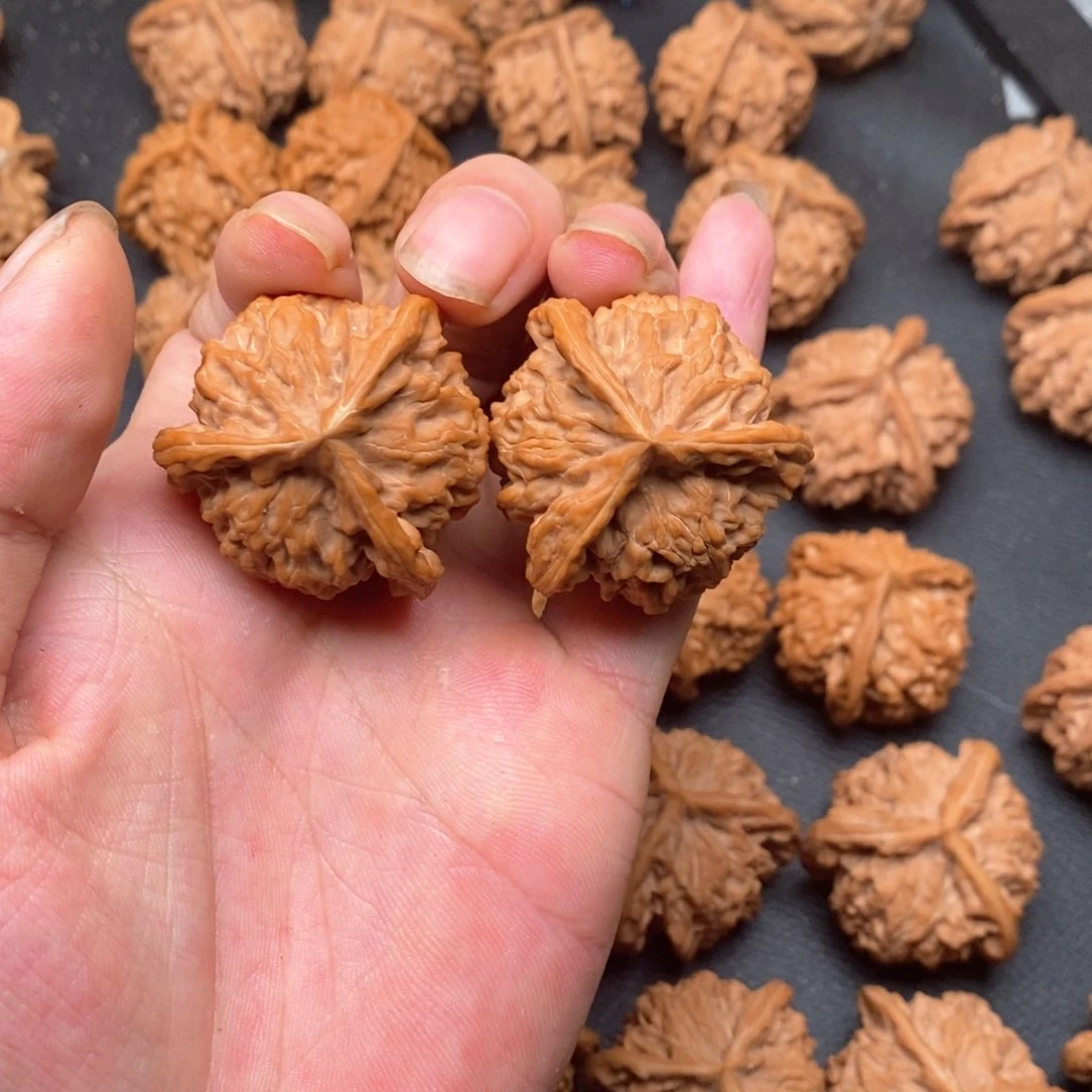 文玩核桃吊坠T*T37正球奔