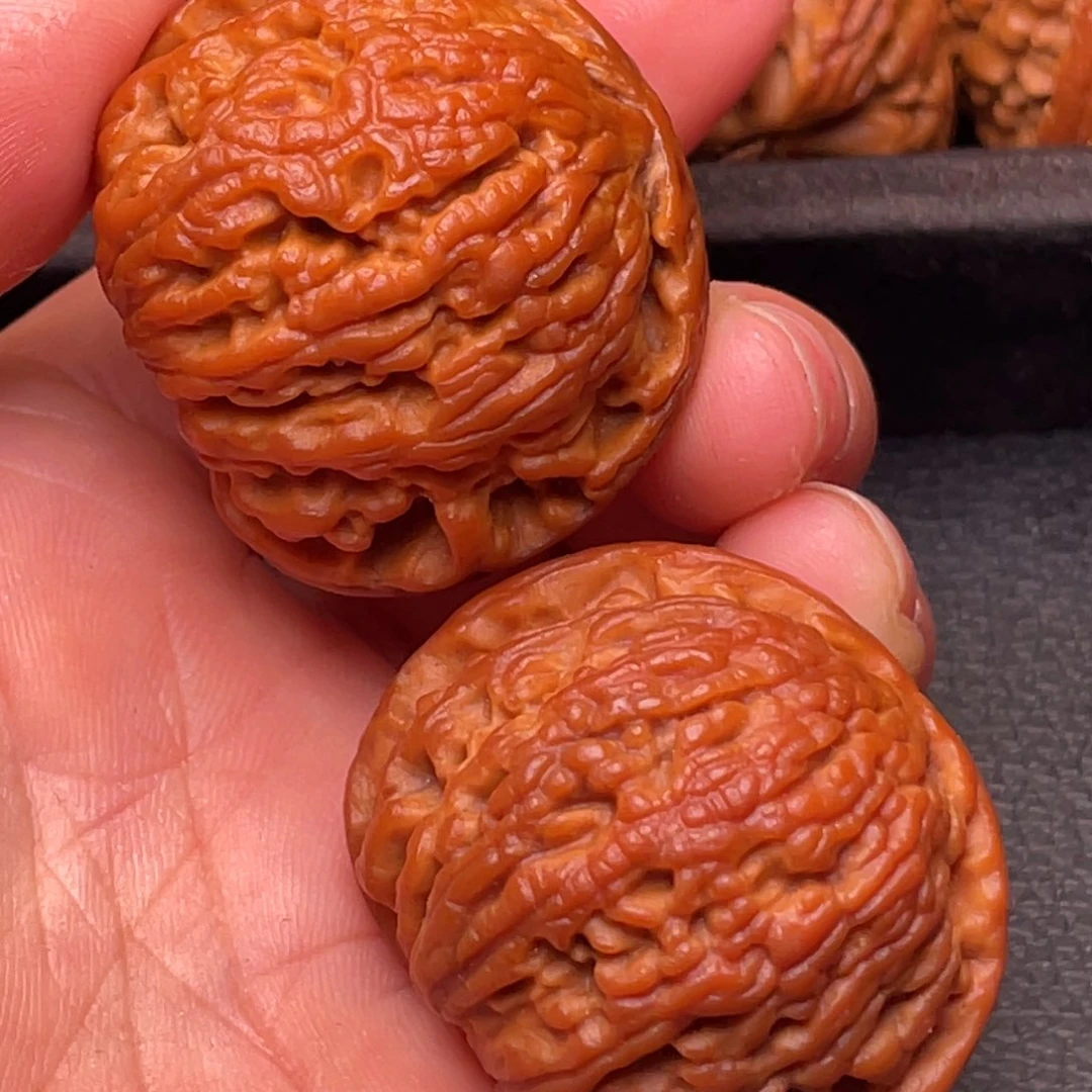 文玩核桃把件秦岭野生核桃