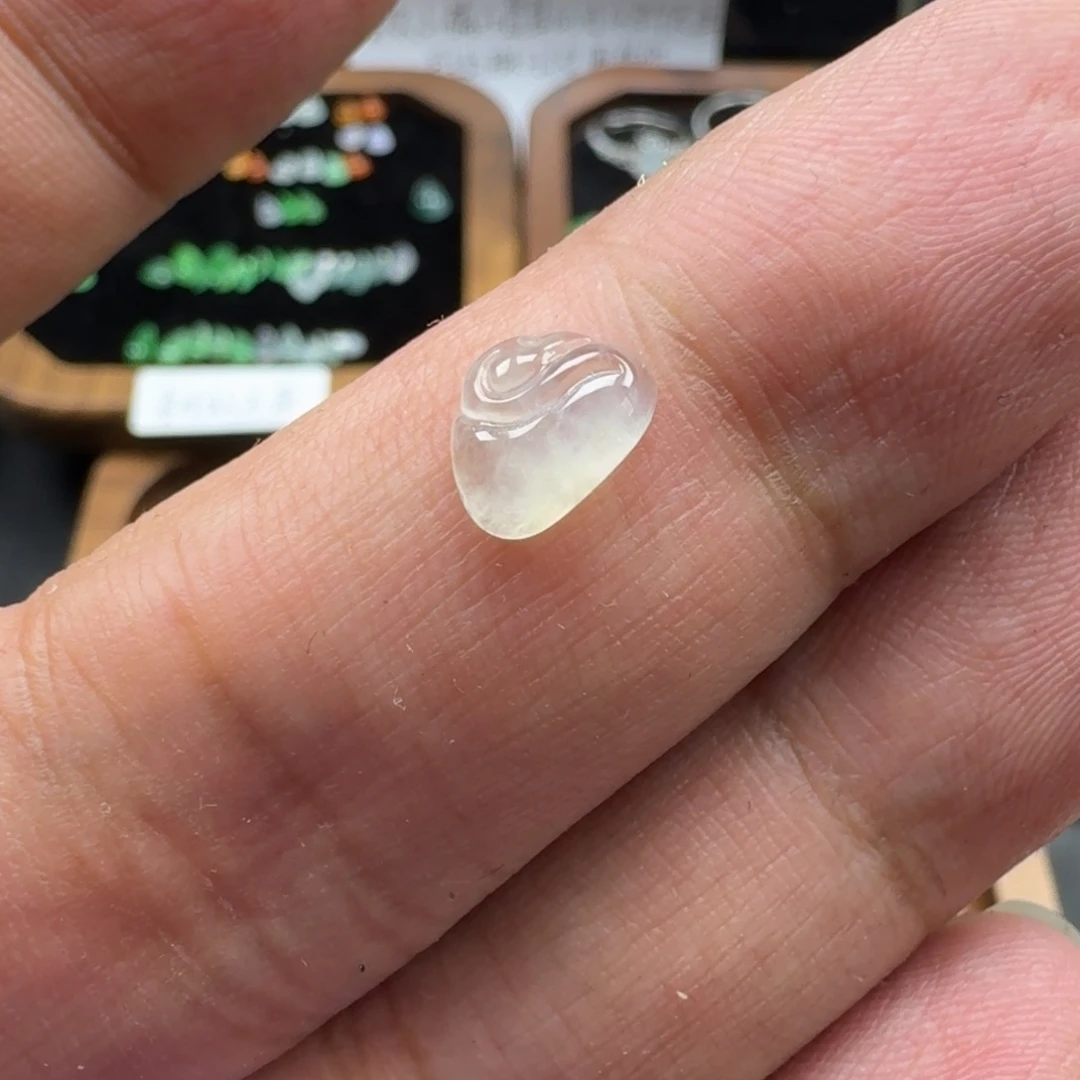 翡翠散珠8.5-6.4-2.7