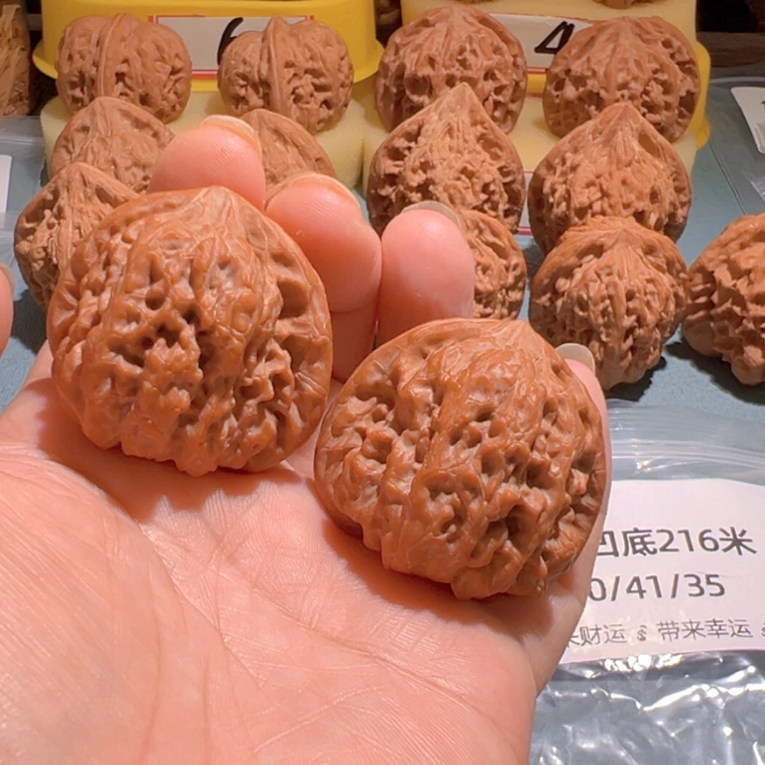 德***中文玩核桃把件平谷凹底40