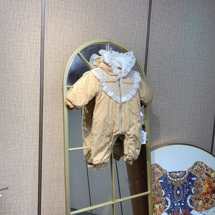 E442   宝宝夹棉连体衣