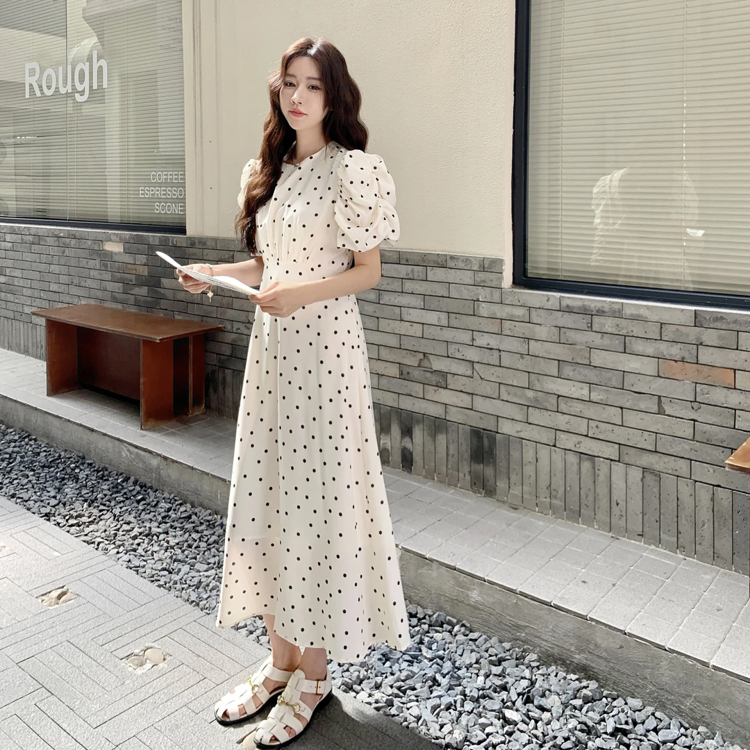 超好看波点连衣裙女2025夏季新款今年流行爆款温柔风显瘦绝美裙子