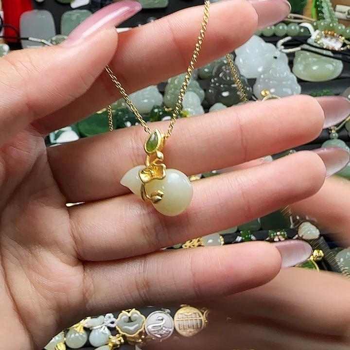 和田玉银S925镶嵌吊坠(赠链)