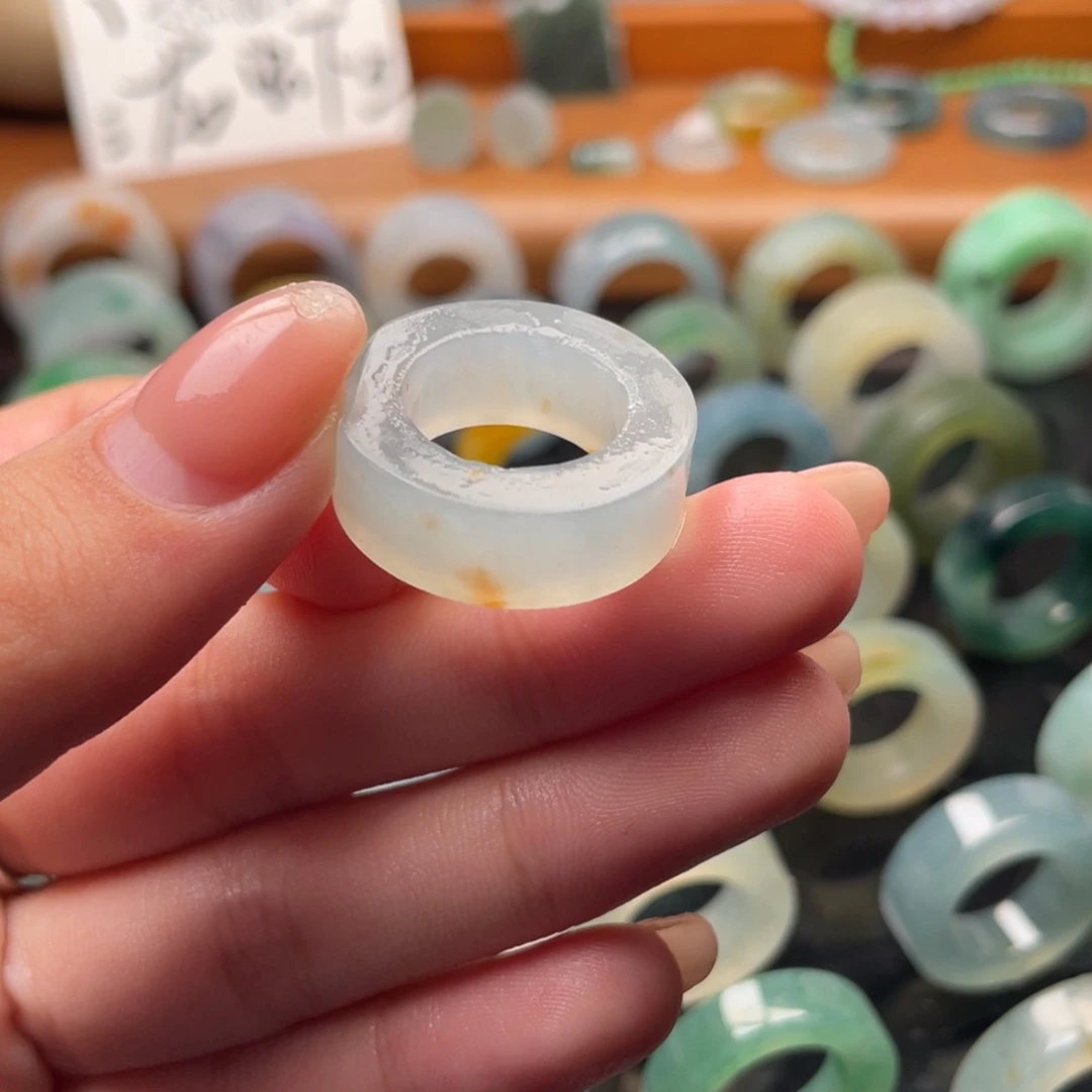 未镶嵌定制翡翠小鱼