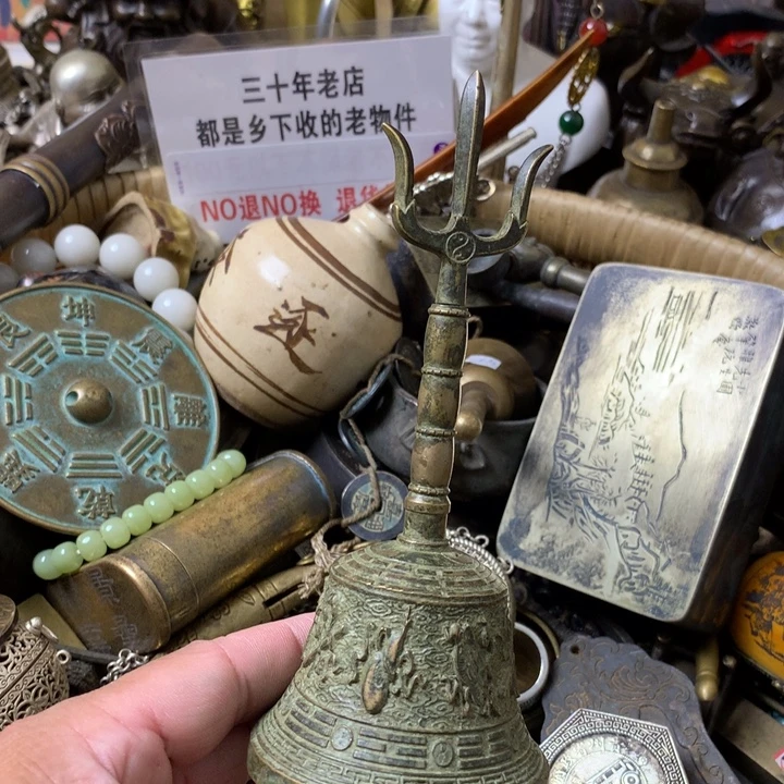微***起一物一拍三清铃铛