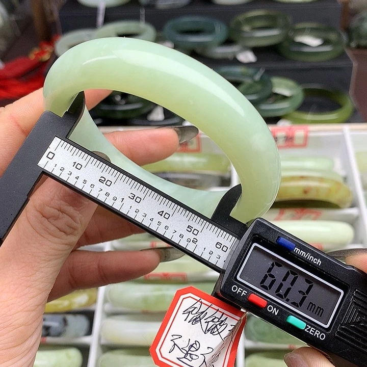 蛇纹石玉手镯未镶嵌846