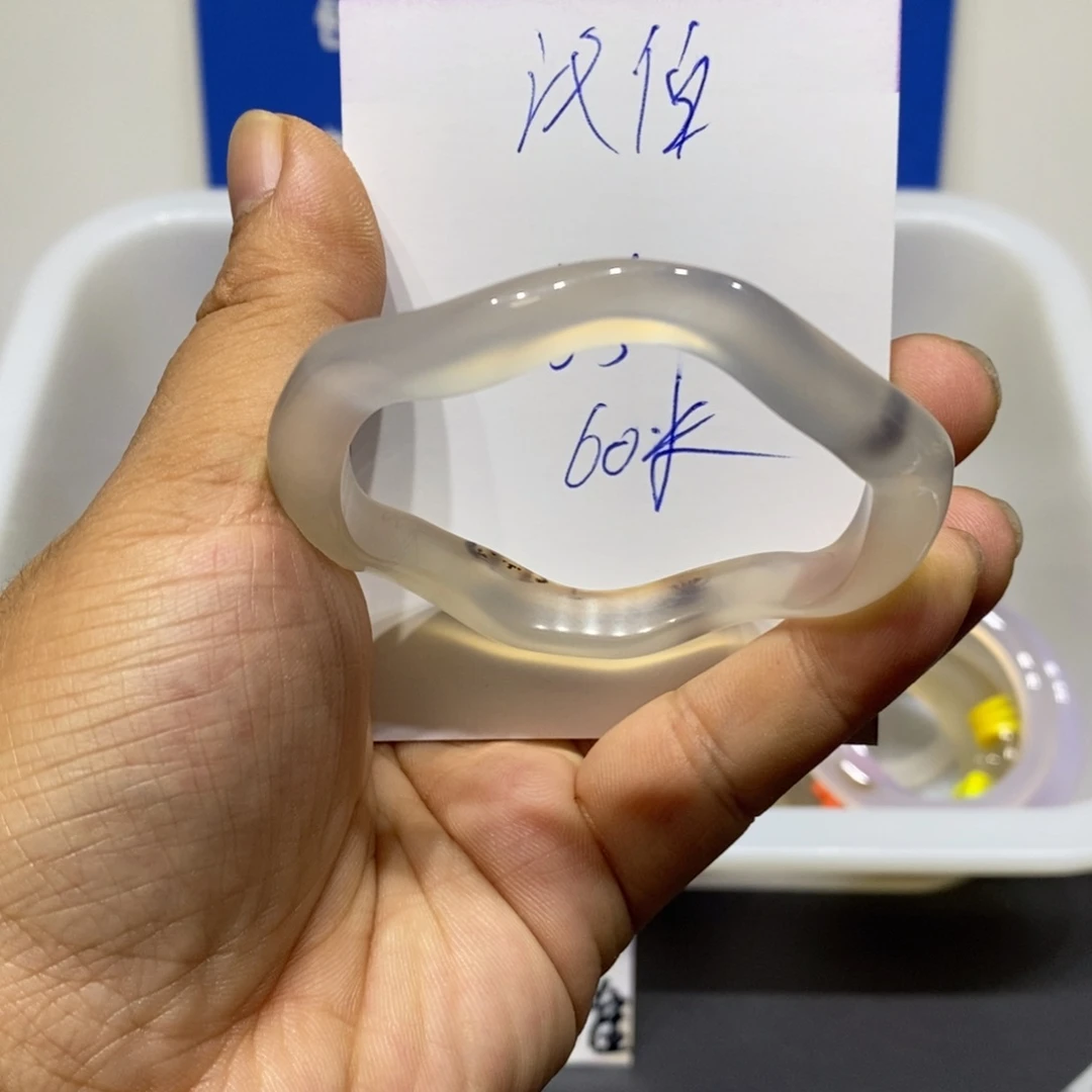 汉***格玛瑙/玉髓未镶嵌手镯