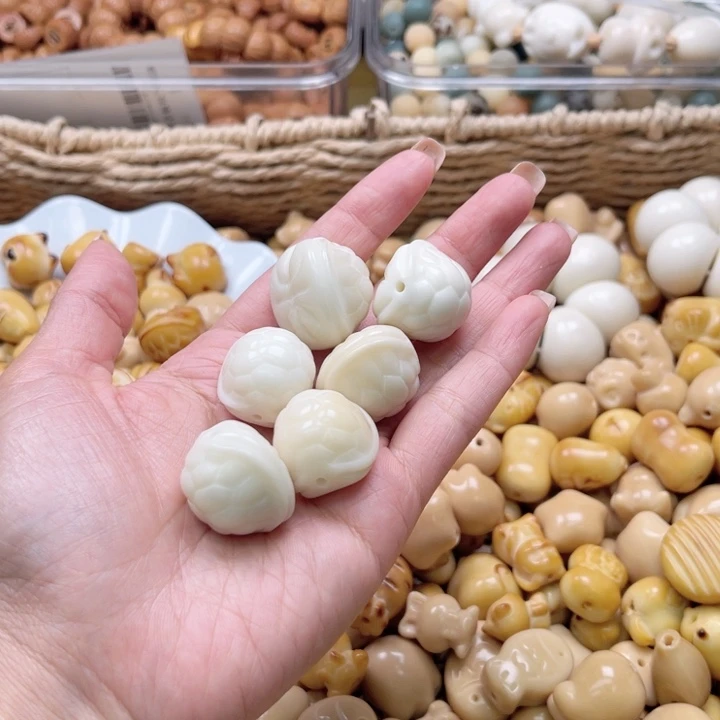 白玉菩提吊坠B/22-25mm/6颗富甲瑕疵