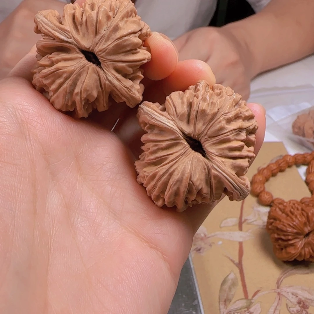 文玩核桃吊坠秦皇楼40-069