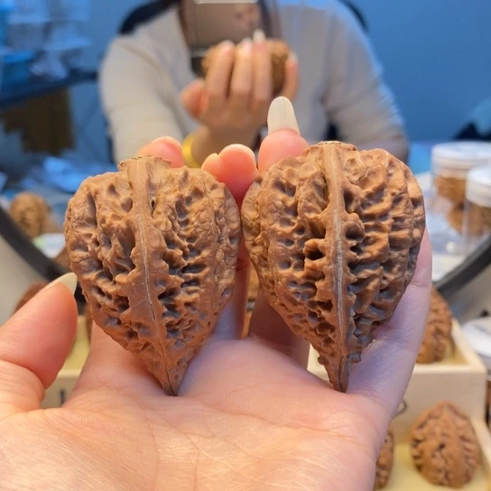 桃核把件金钱底塔尖