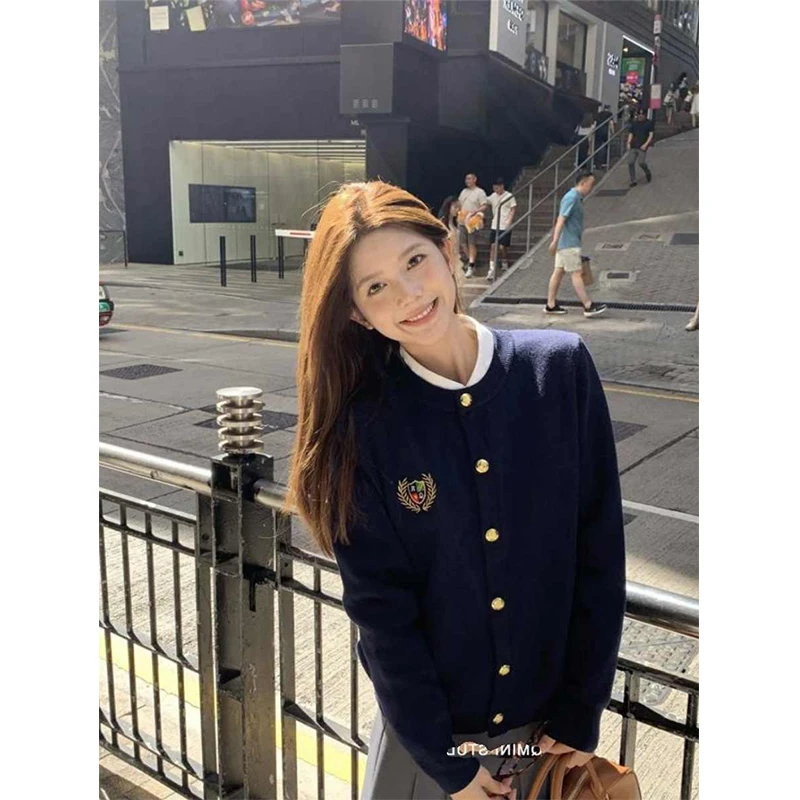 学院风徽章刺绣毛衣外套女士2025新款秋季小个子法式休闲上衣外搭