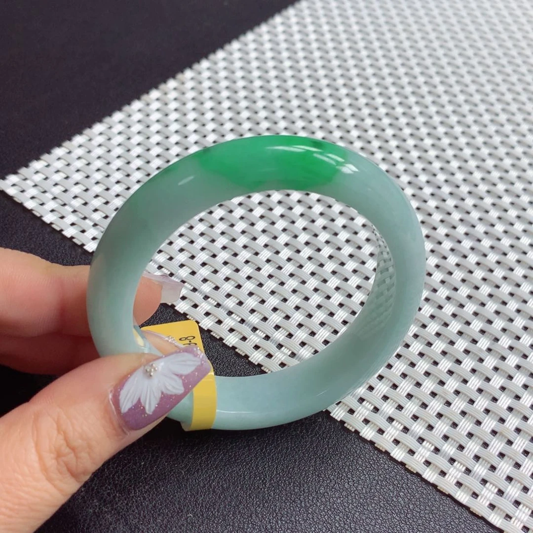 翡翠手镯未镶嵌缅甸