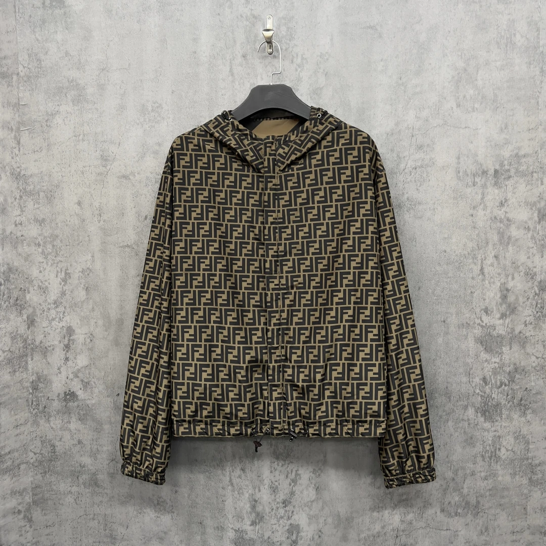 未使用 FENDI/芬迪 双面穿满Logo冲锋衣夹克外套/58大码/ZK354