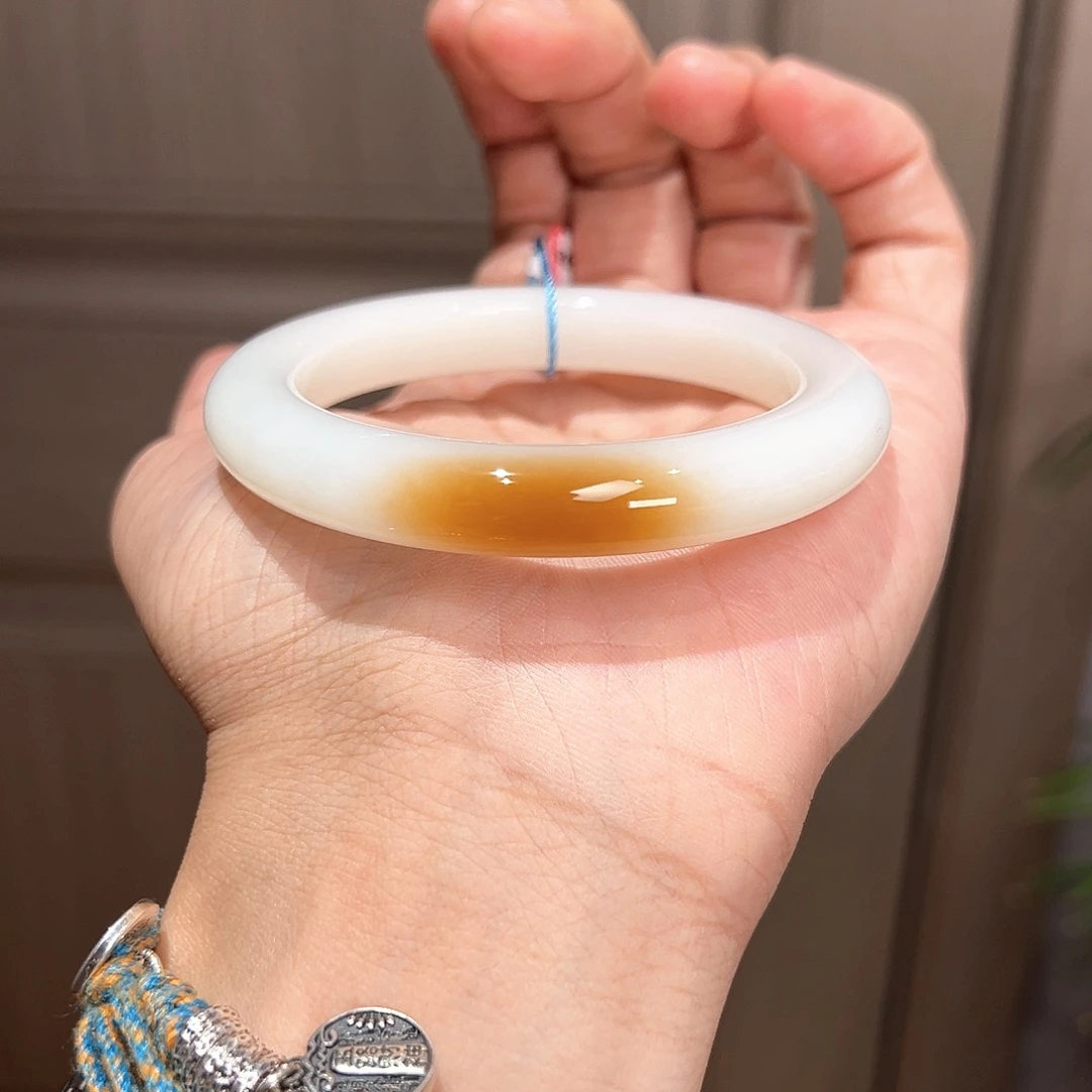 岳***悦和田玉手镯未镶嵌