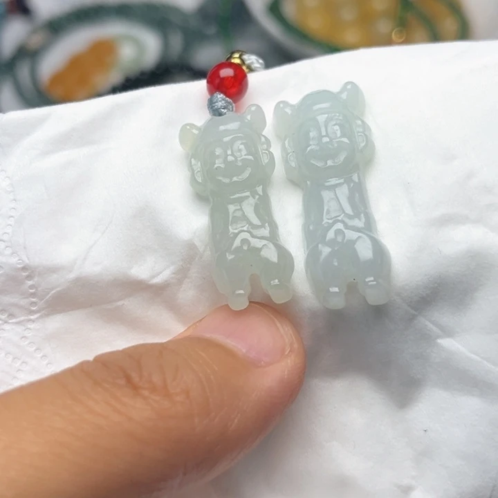 翡翠未镶嵌颈饰挂件