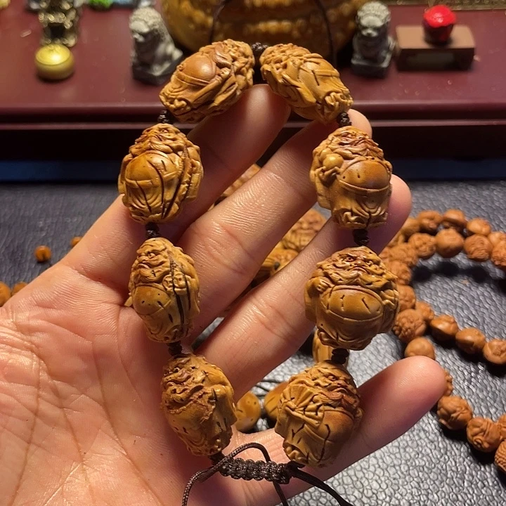 大桃核雕刻瑕疵钟馗