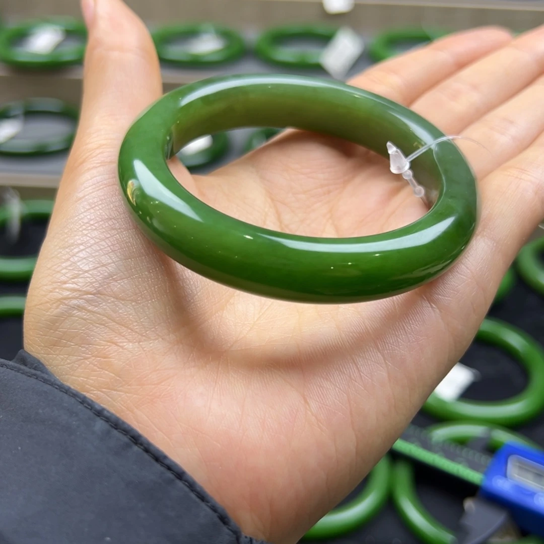 和田玉（碧玉）未镶嵌手镯碧玉高色艳底阳绿无黑巨干净5556