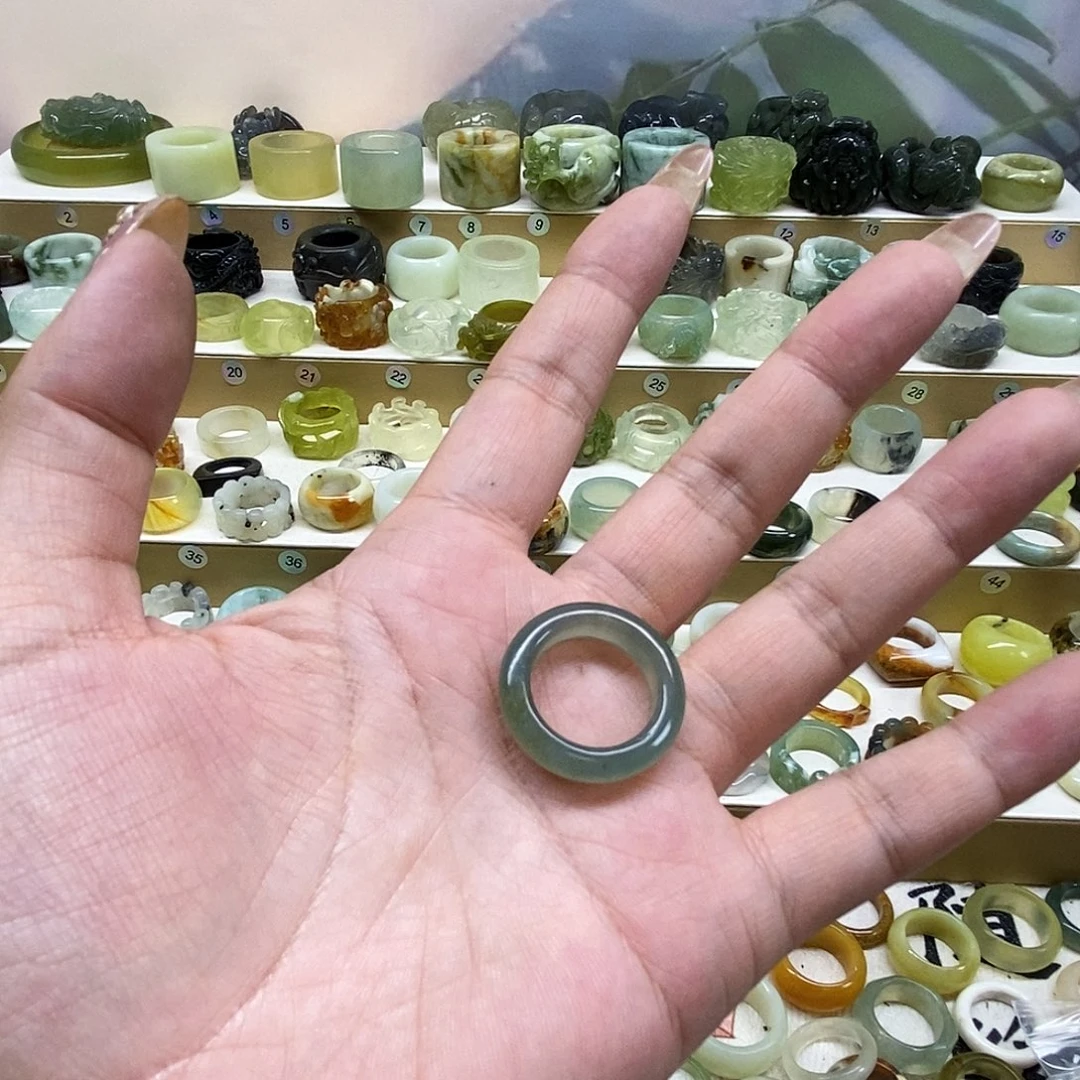 D***星岫玉未镶嵌天然玉石戒指