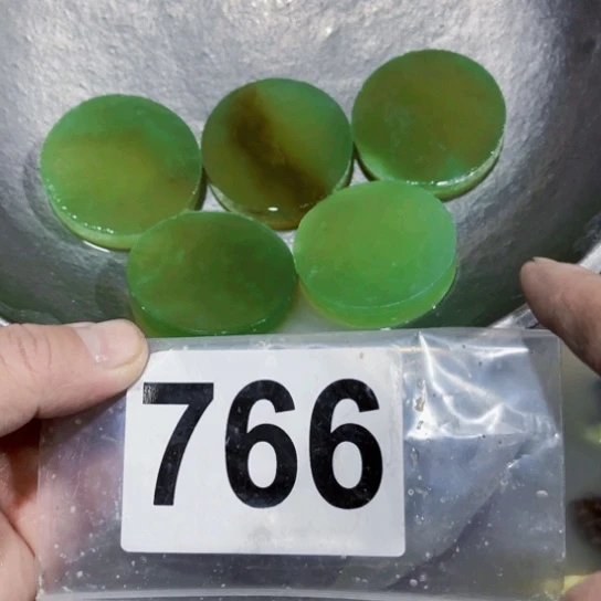 蛇纹石玉未镶嵌珠宝奇石