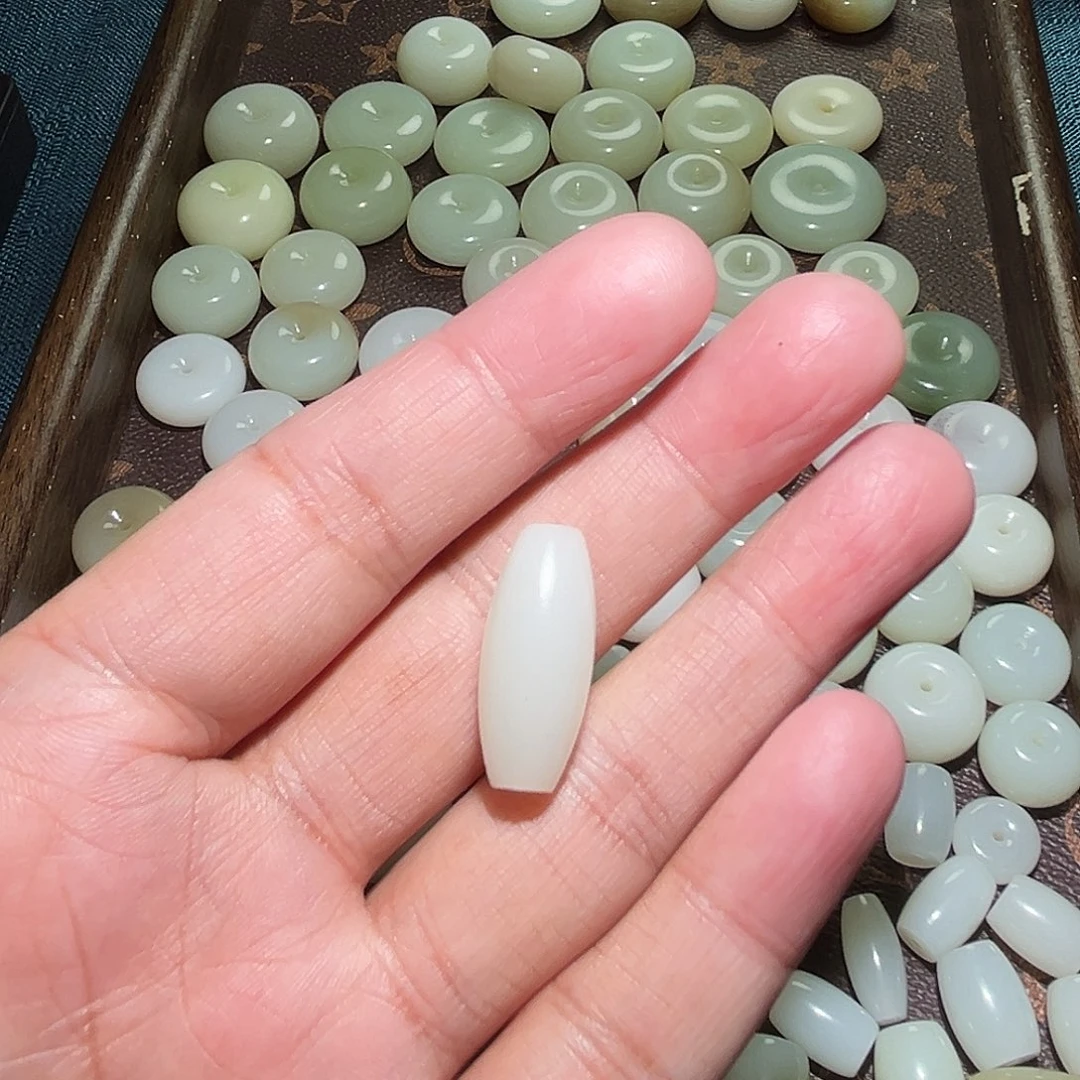 l***扬和田玉未镶嵌颈饰