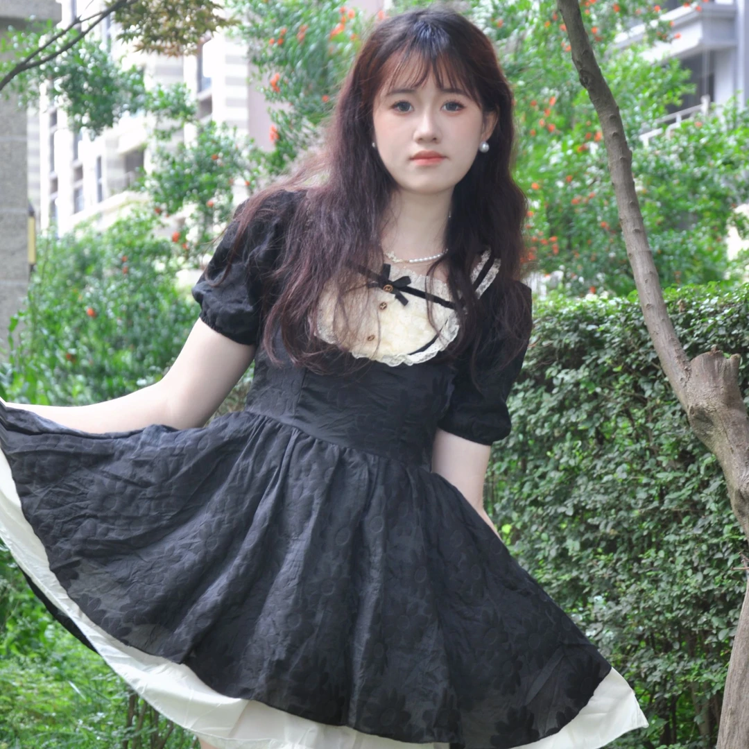 2025夏季韩版连衣裙设计感法式减龄甜美显瘦时尚高级感小清新裙子