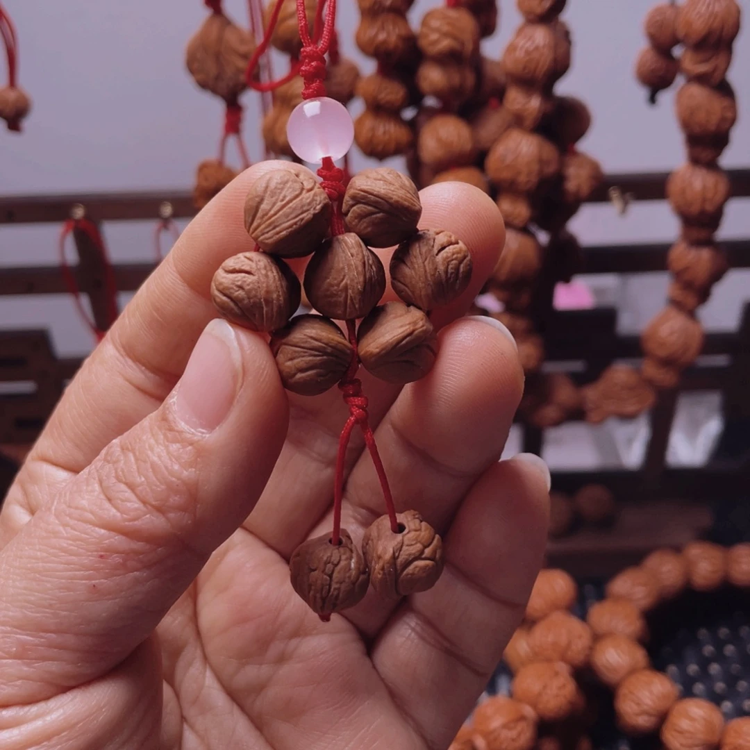 木质类龙纹桃枭挂件