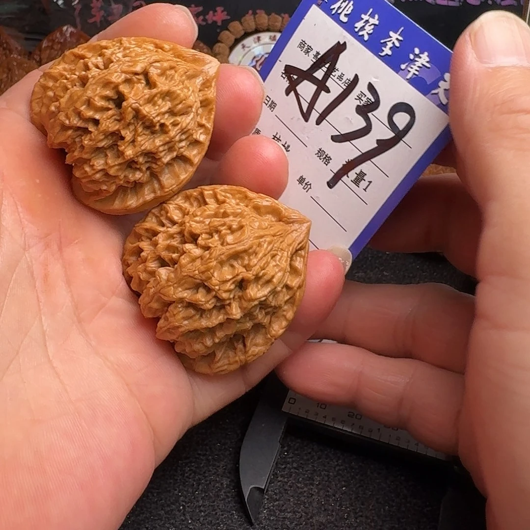 文玩核桃把件43三角顶