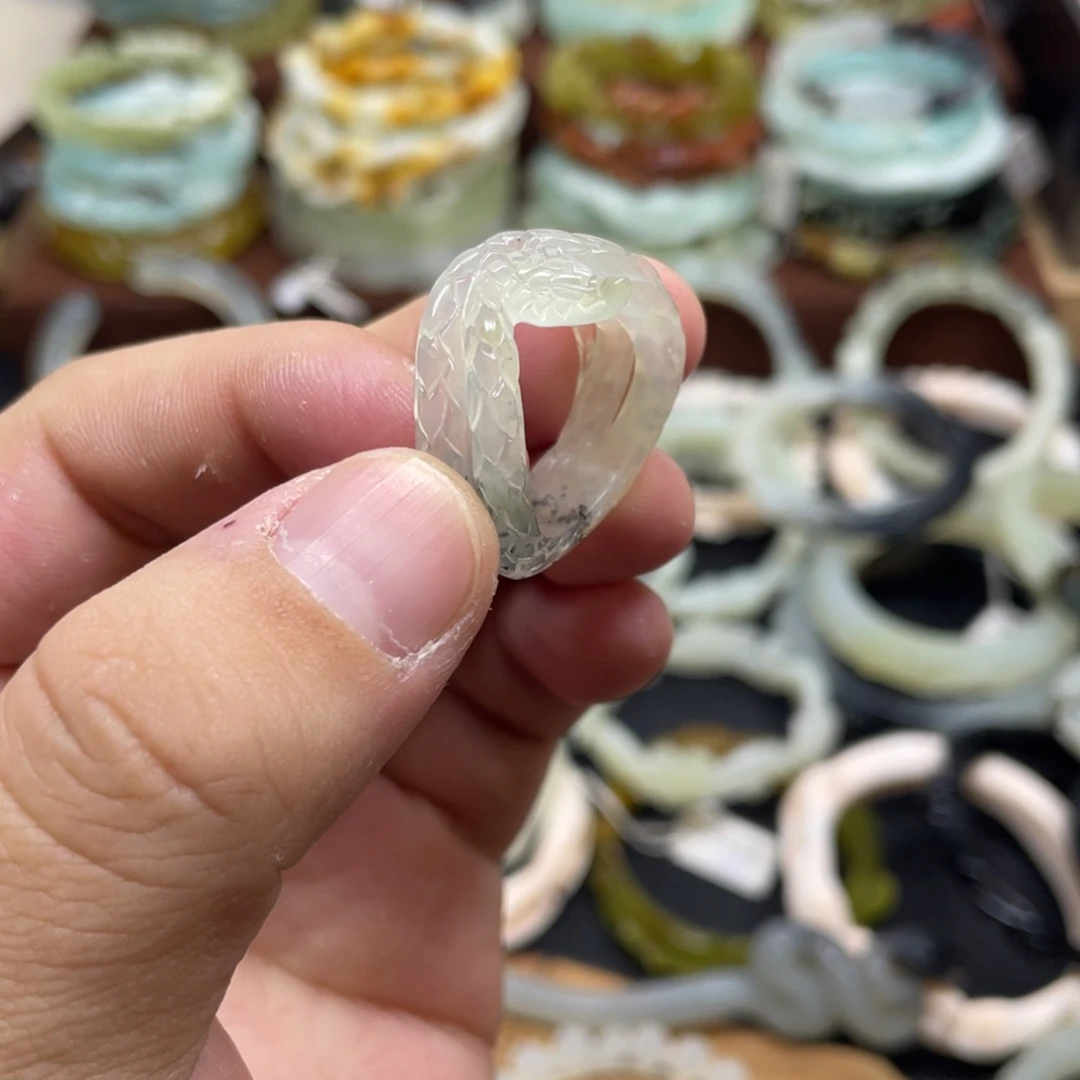 蛇纹石玉未镶嵌戒指