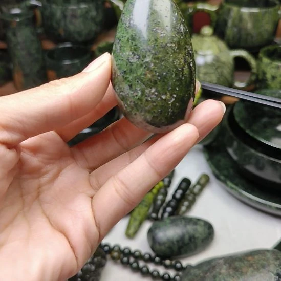 蛇纹石玉未镶嵌原石