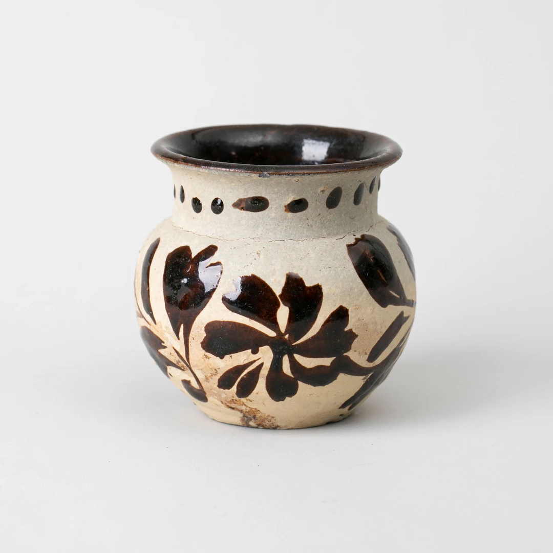 【古董】16、明   内黑釉外白地黑花花卉纹渣斗