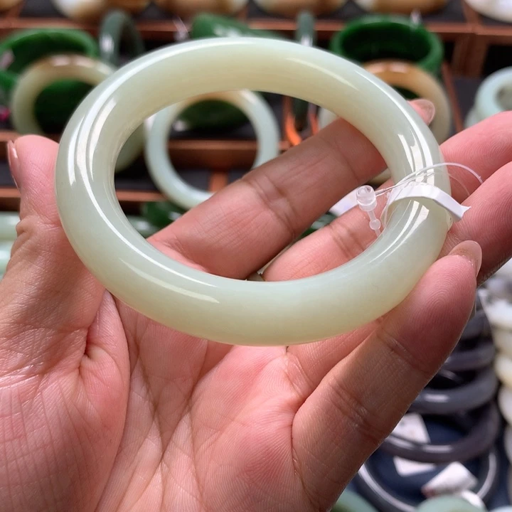 【闪购商品】未镶嵌手镯和田玉