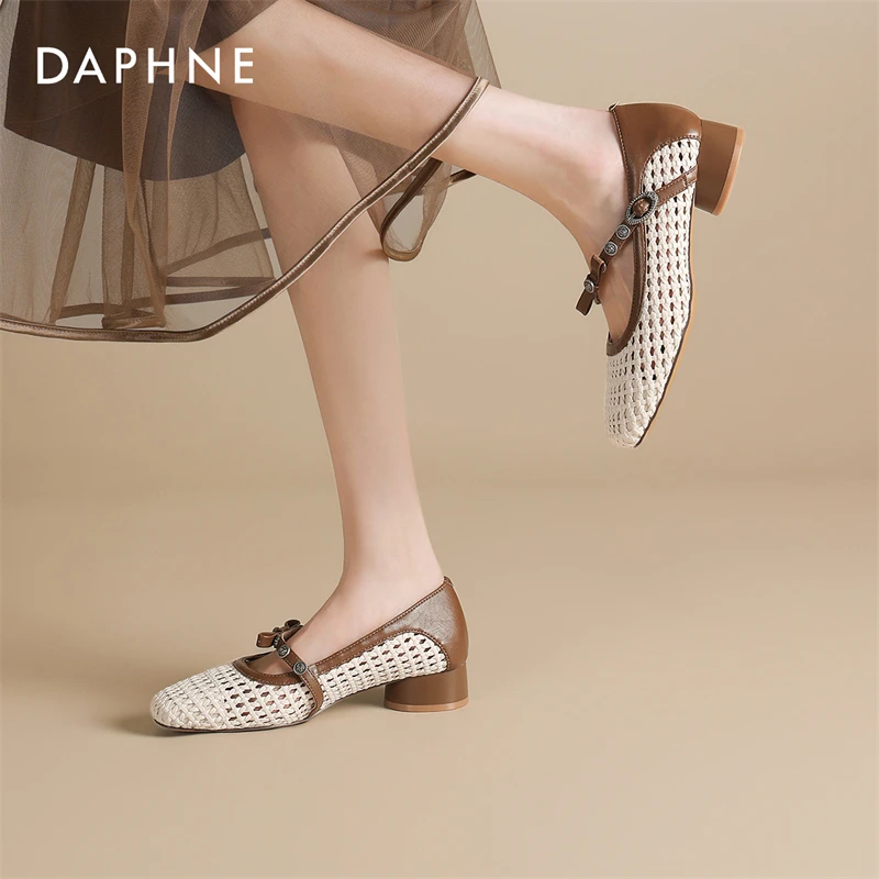 达芙妮女式时尚休闲百搭复古法式网面透气舒适一字带粗跟方头单鞋