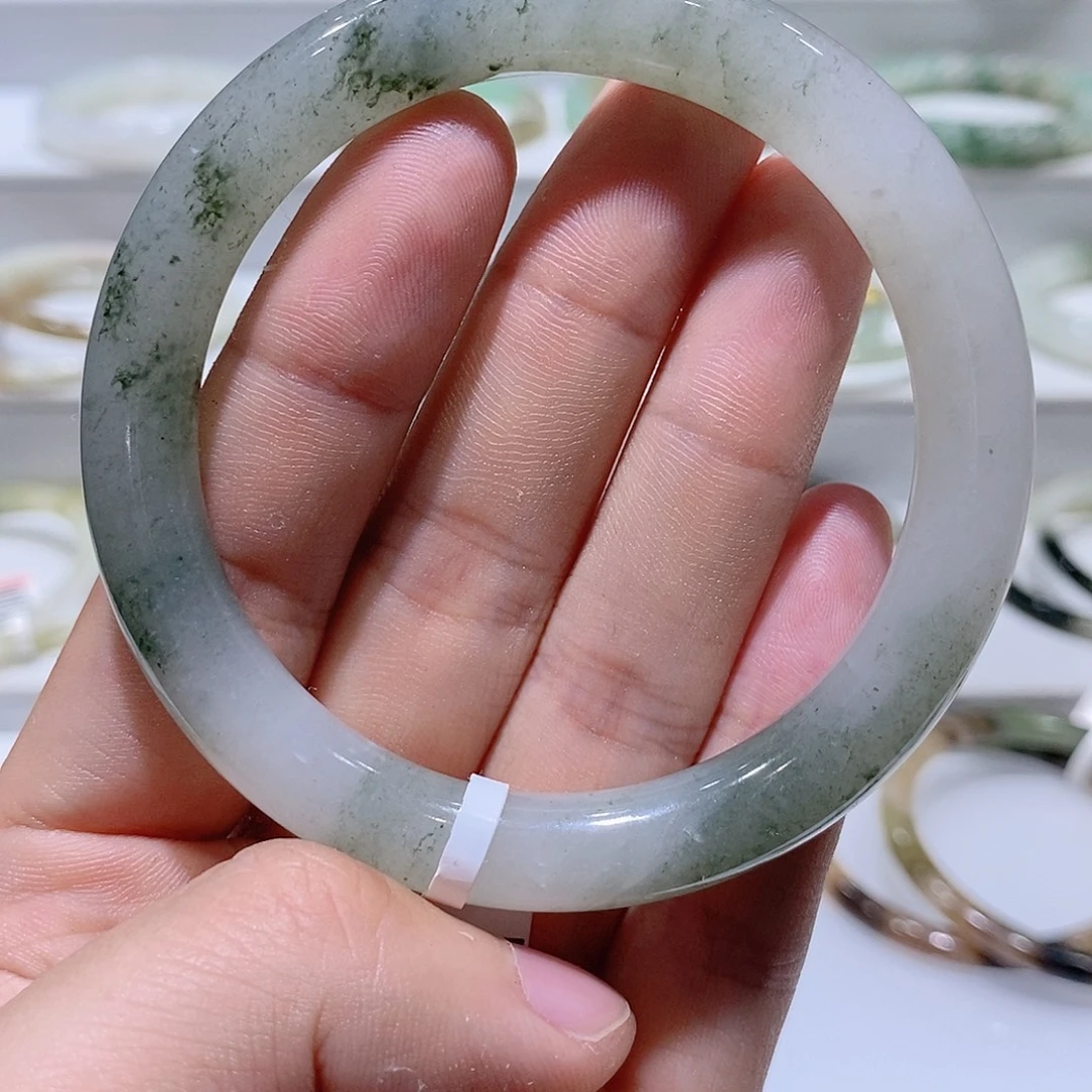 独山玉未镶嵌手镯