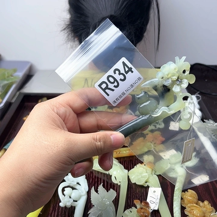 蛇纹石玉发饰合金忆*昔