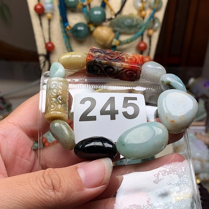 翡翠颈饰未镶嵌J*?翡翠