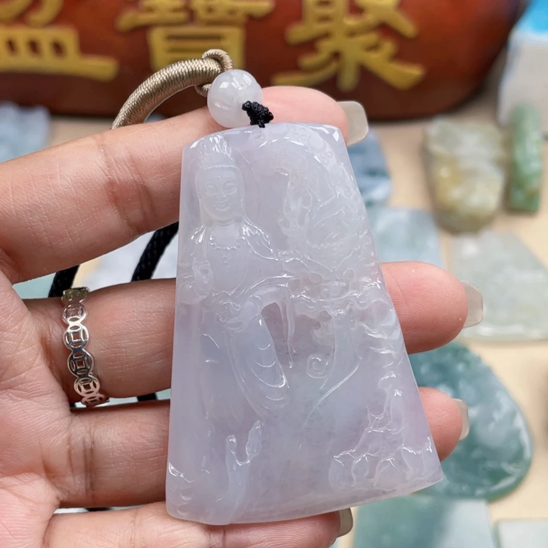 翡翠未镶嵌颈饰观音