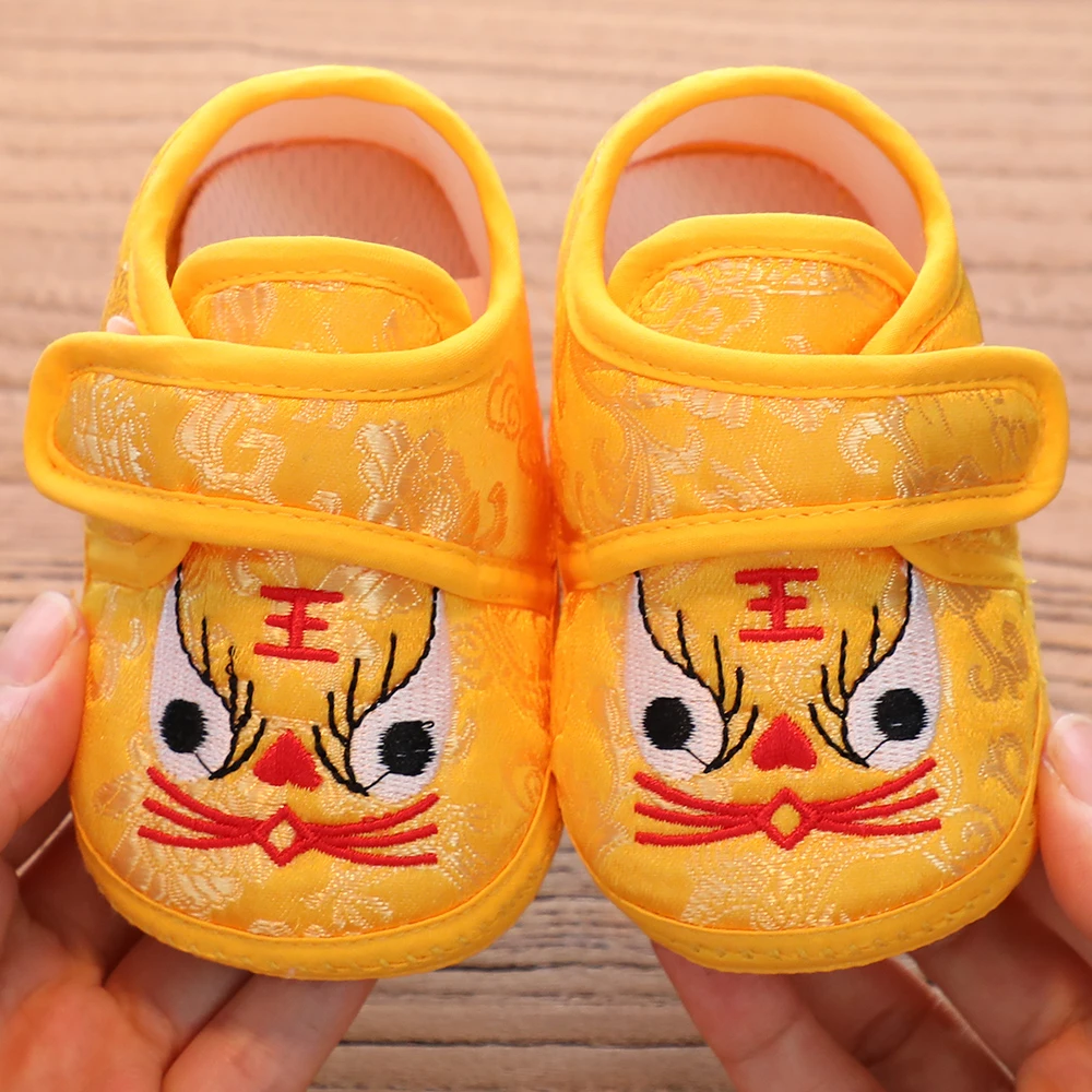 新生儿0-1岁防踢不掉婴儿鞋红色防滑魔术贴宝宝学步鞋单鞋百天