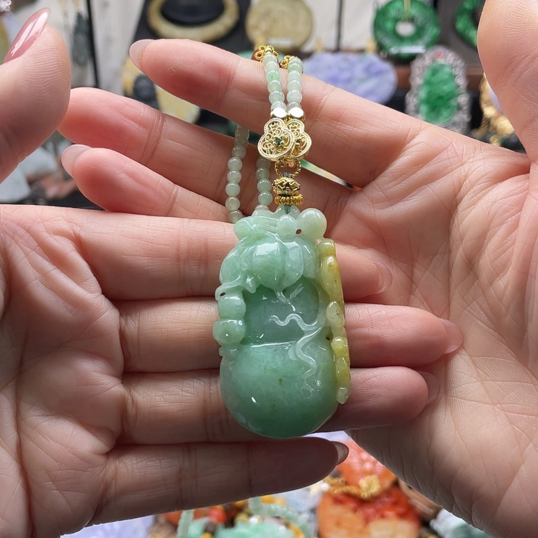 翡翠未镶嵌颈饰待编织