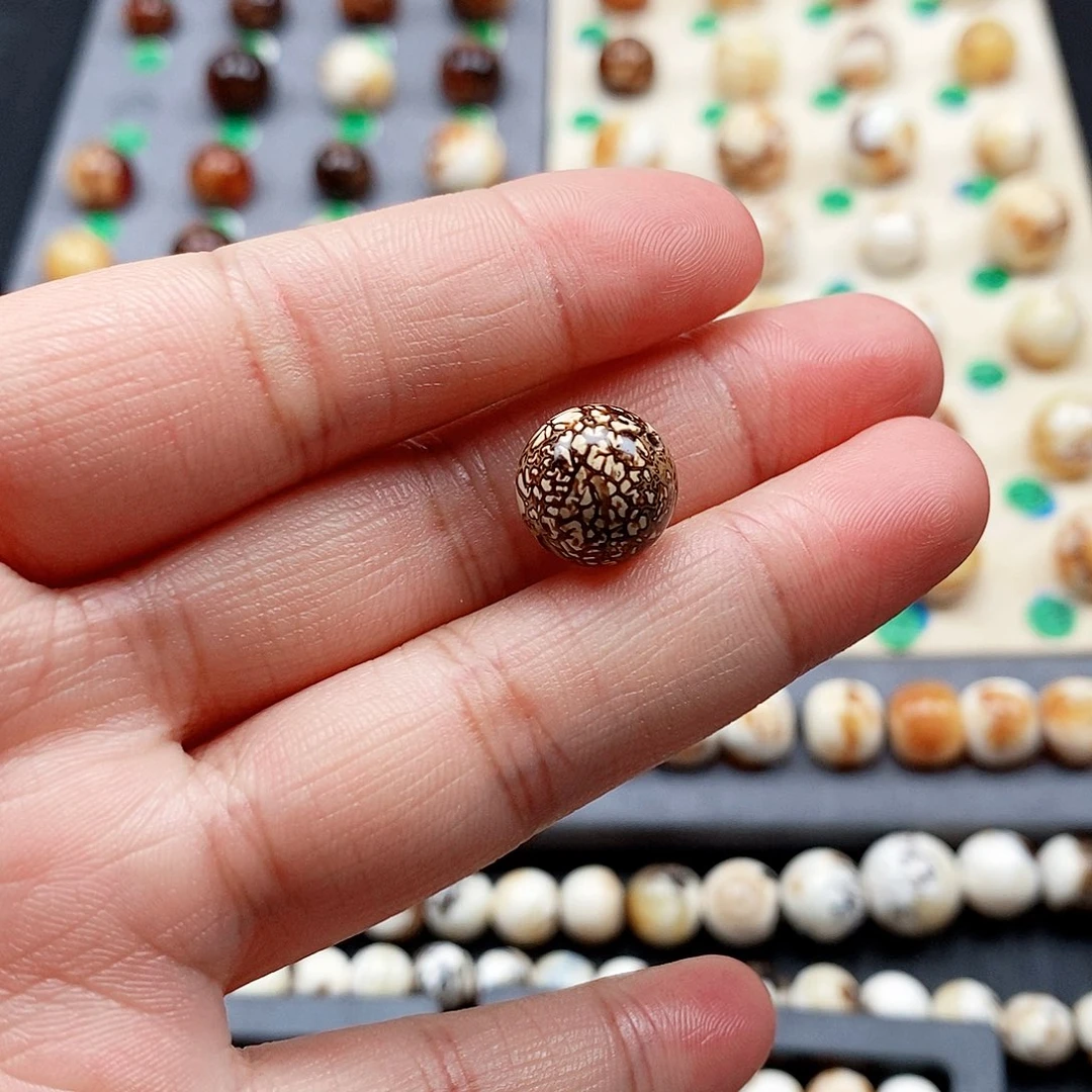 蜜蜡裸石未镶嵌雨*鱼蜜蜡