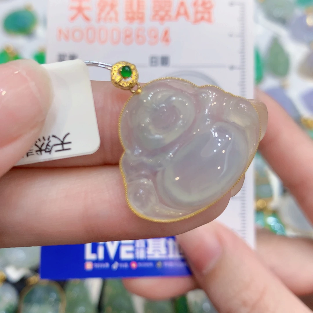 用***0颈饰18K金镶嵌翡翠佛公