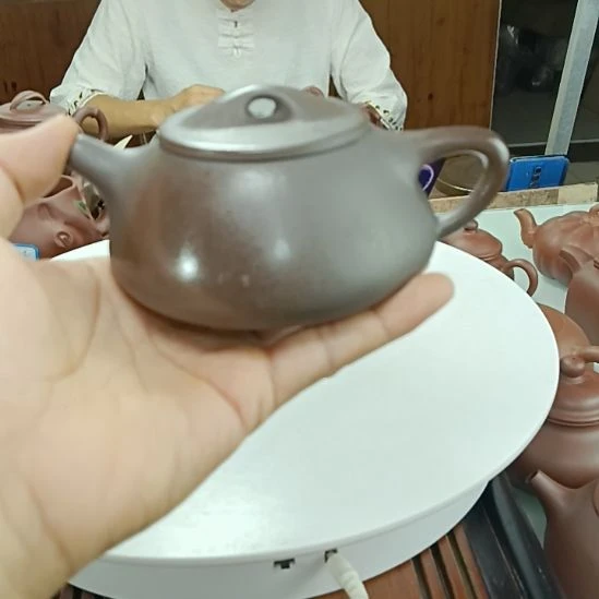 茶壶紫砂工作人员