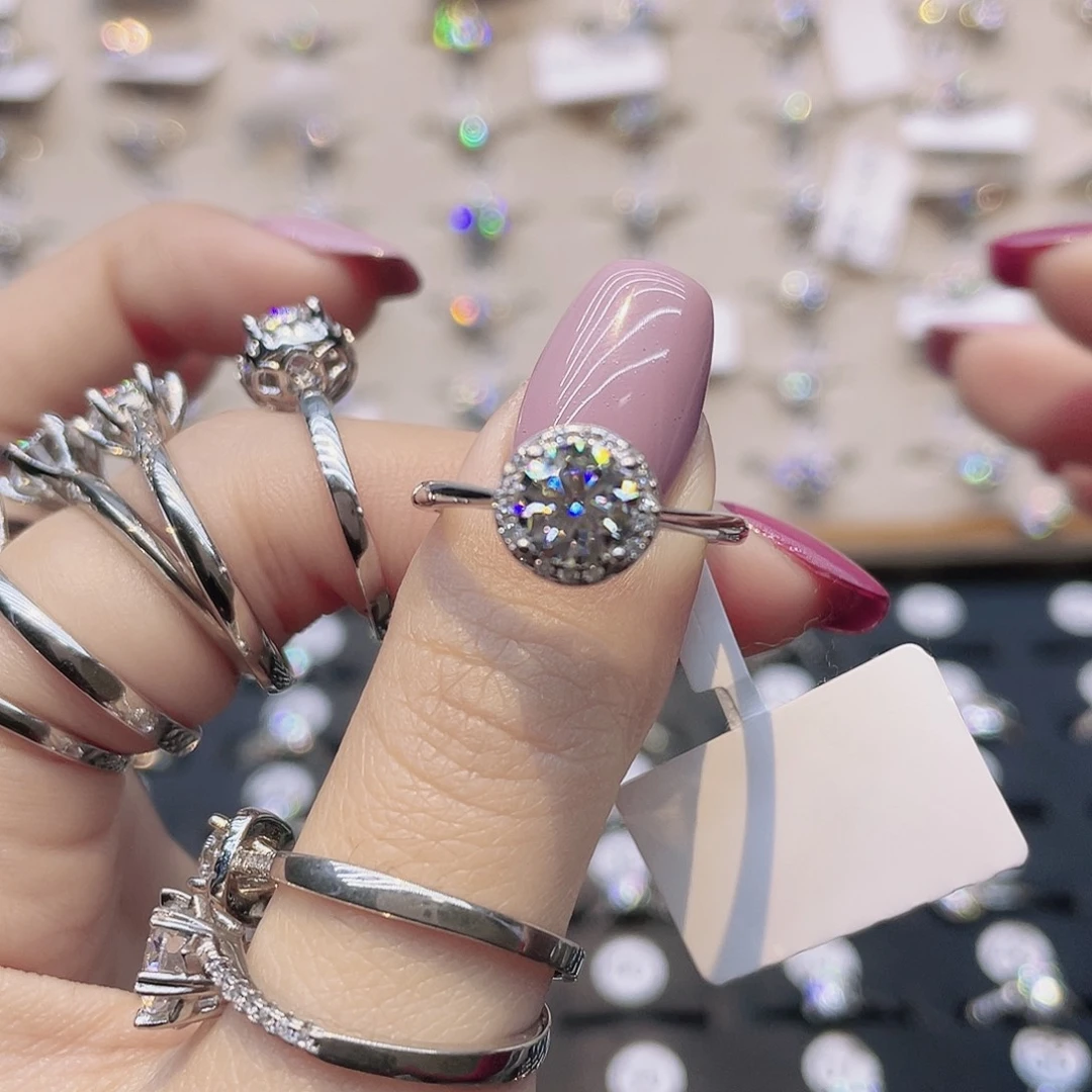 莫桑石非金属圈16.5。 光臂圆包一克拉