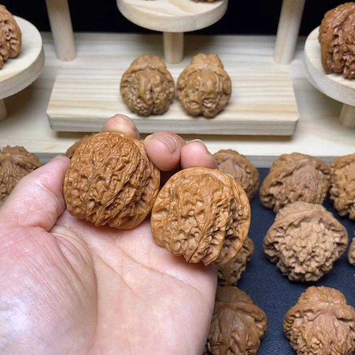 文玩核桃吊坠38血麒麟