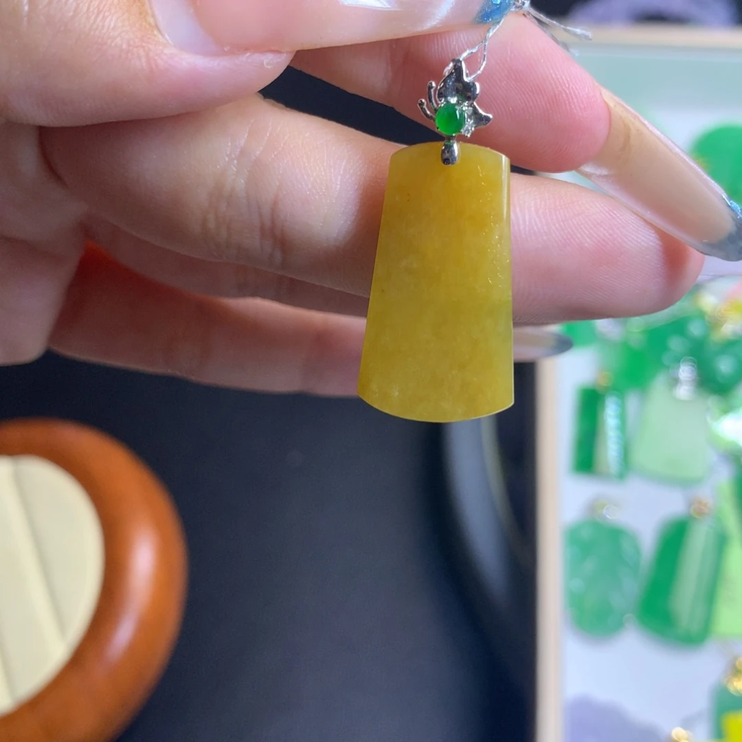 颈饰18K金镶嵌翡翠天然