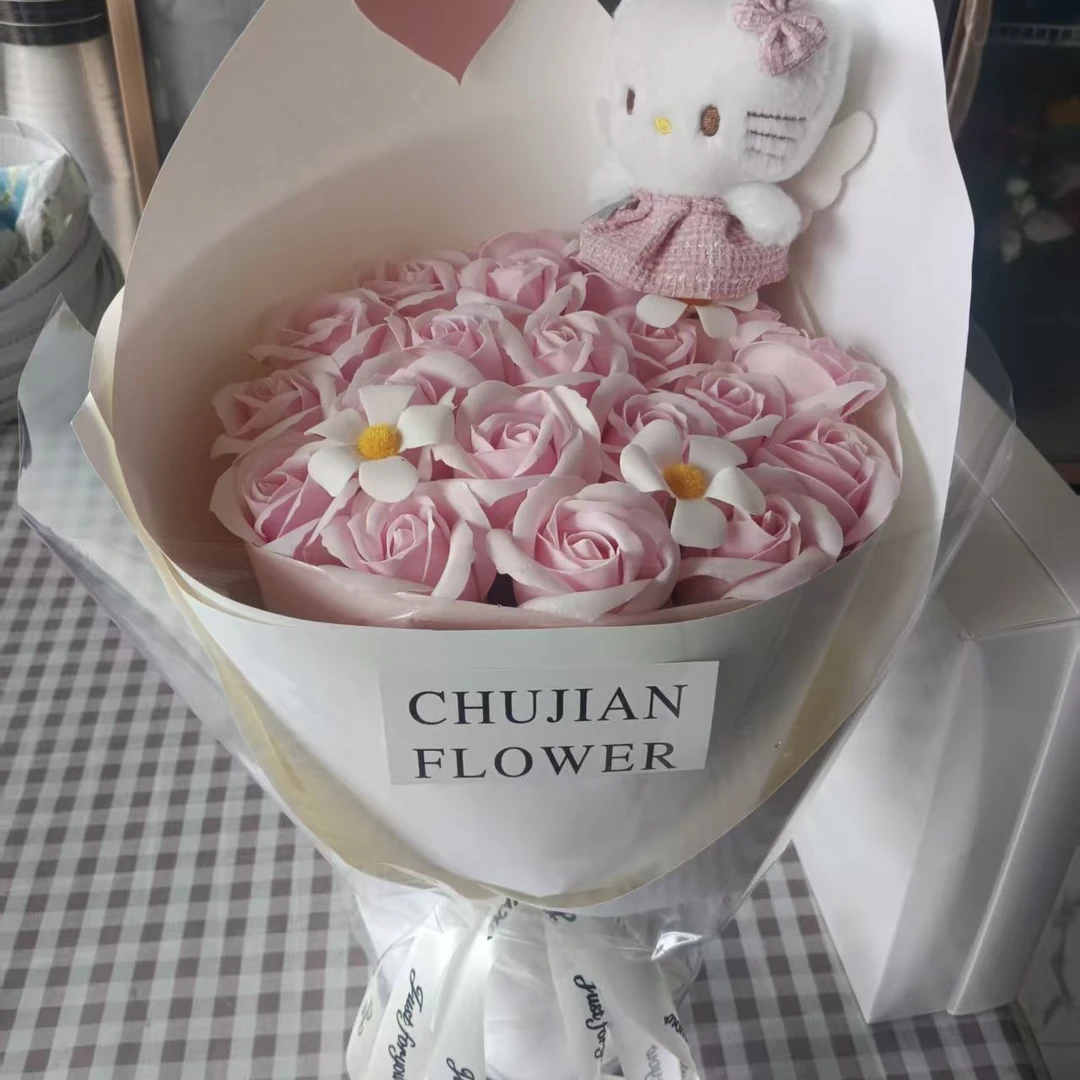 混搭粉玫瑰与红玫瑰的玩偶花束同城速递女友生日礼物