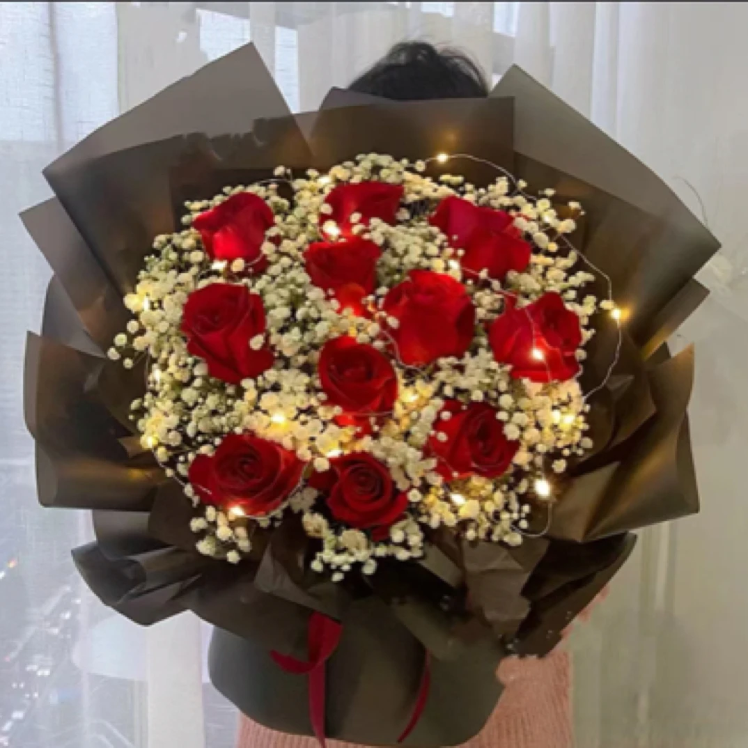 红玫瑰经典11朵红玫瑰搭配满天星花束送女友送朋友送男友